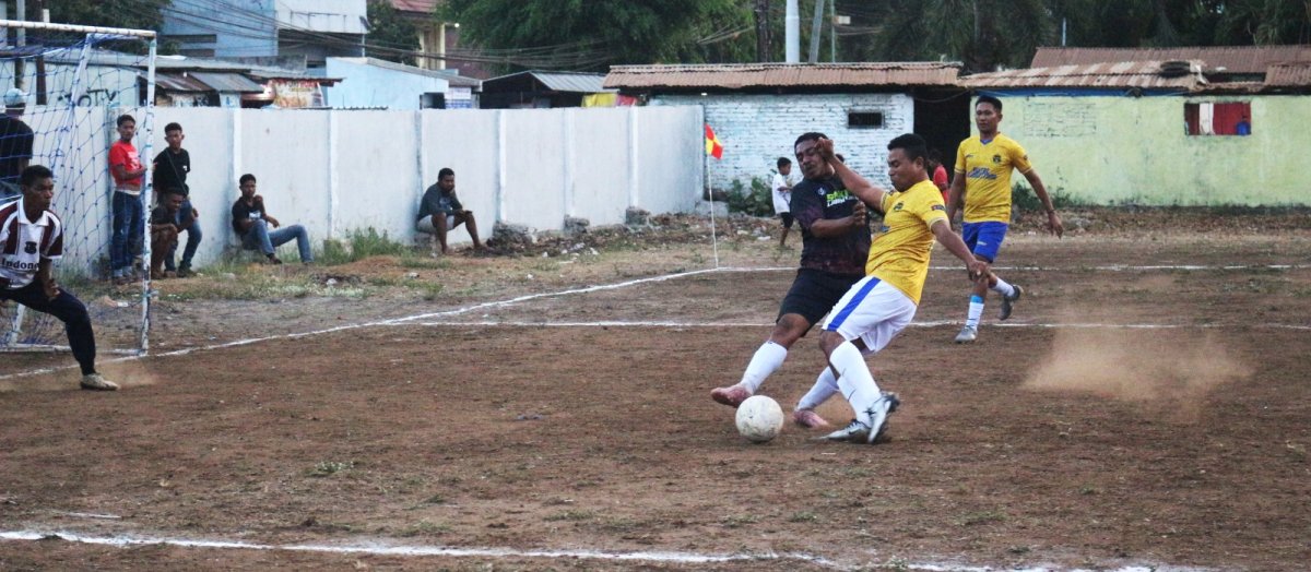 Gemilang di COM'ON BT CUP 35+ 2026: Tim Putra SMKN 1 Larantuka Tekuk Polres Flotim, Skuad Putri Tahan Imbang SDK Carmen Sales